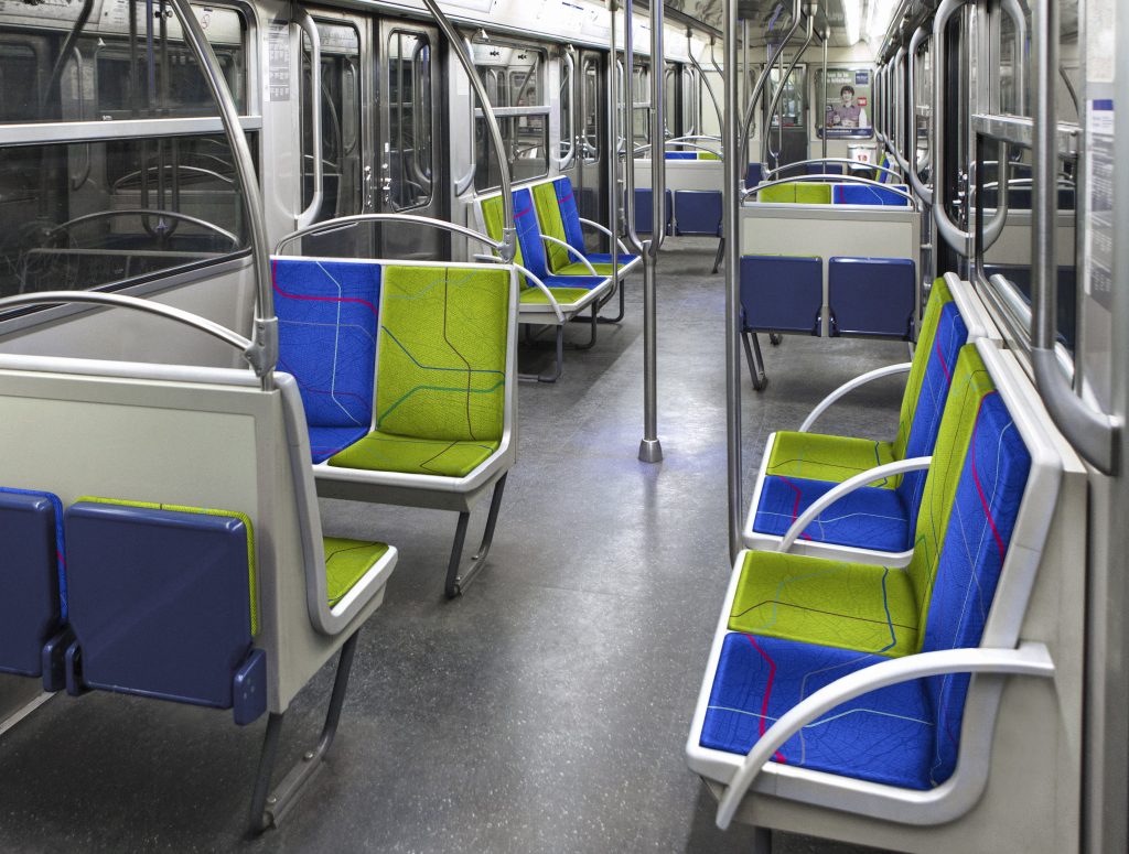 Le design retenu dans une rame de métro.