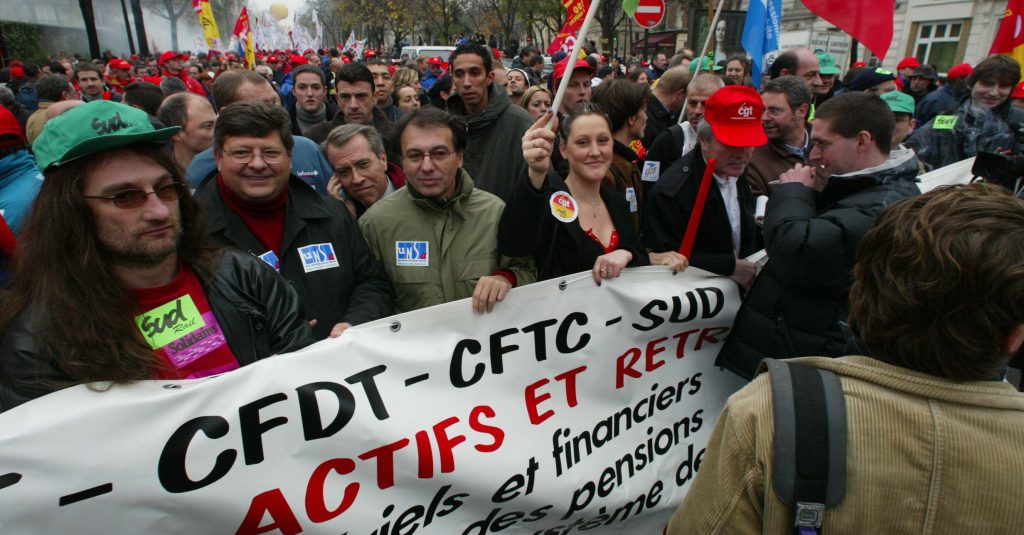 Manifestation des salaries de la fonction publique, Paris entre Denfert et Sevres Babylone, 26 Novembre 2002 - 26/11/2002 - - (c) Recoura / Editions La Vie du Rail - rec-120163 - BestOFF = Non
