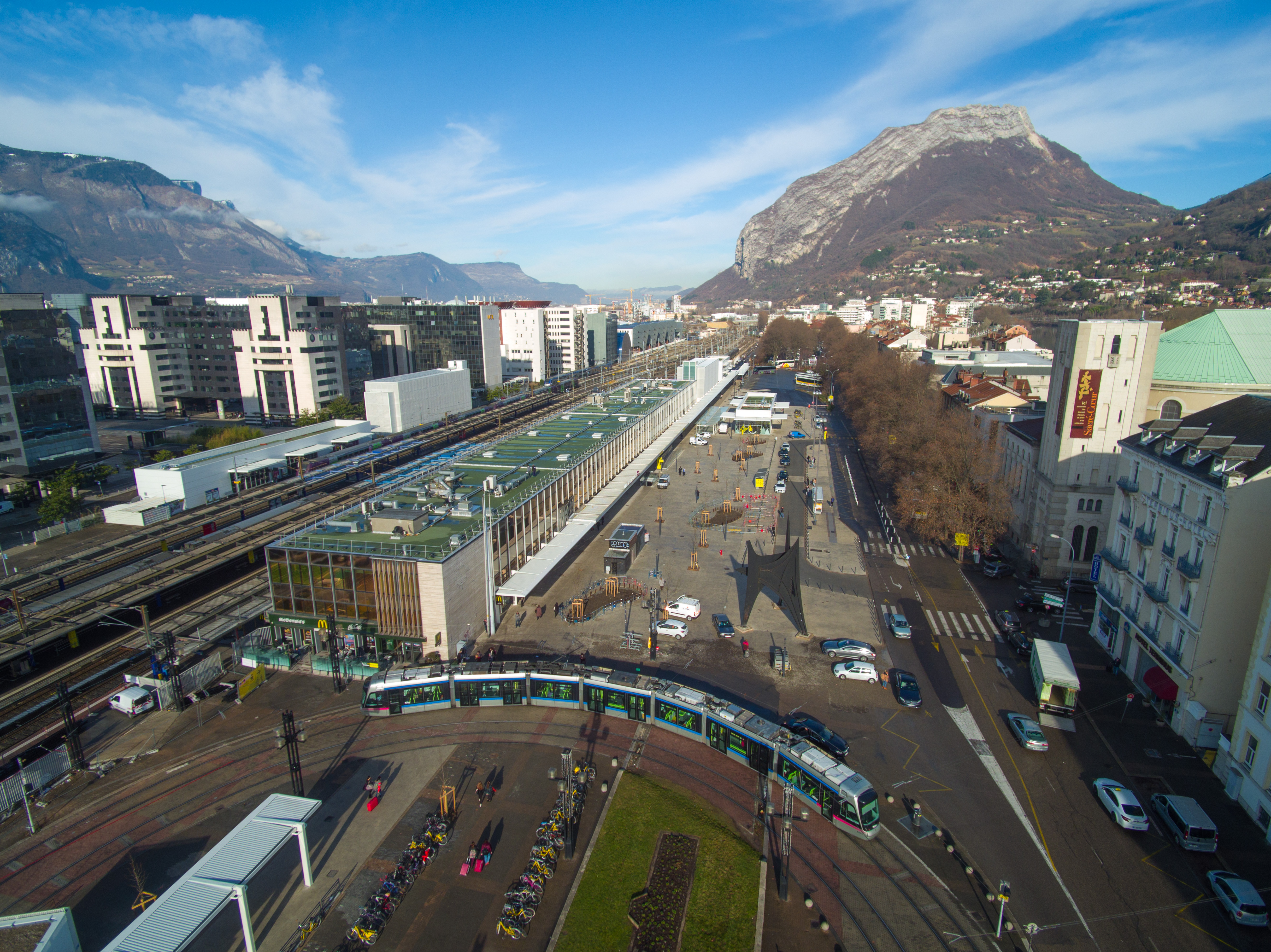 Vendredi 3 février 2017

Parvis de la gare de Grenoble, vu d'un drone

Photo : © Thierry CHENU 
thierry.chenu@grenoblecommunication.fr
+336 84 52 10 99 - www.grenoble.fr
Droits réservés : Ville de Grenoble © 2017