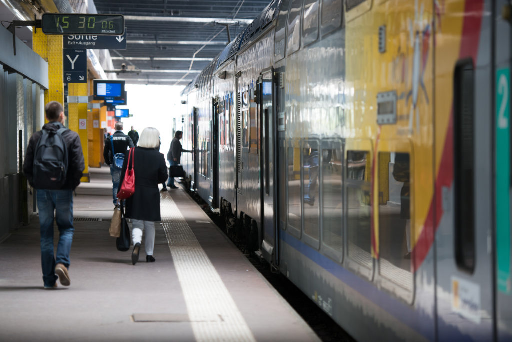Vue d'ensemble des voies ferrees en gare de Metz