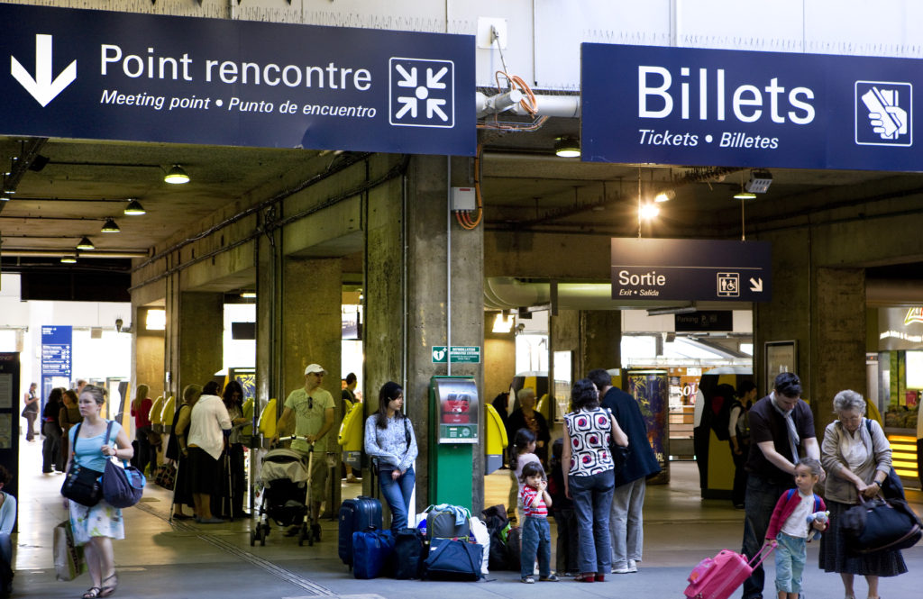 28/07/2009
Légende :Défibrillateur automatisé externe en gare de PARIS-MONTPARNASSE
Mention Obligatoire :