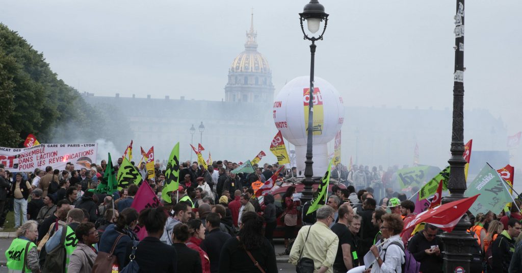 Manifestation grève syndicats
Greve de Juin 2014 - greve ferroviaire
Rassemblement CGT aux Invalides le 17 Juin 2014