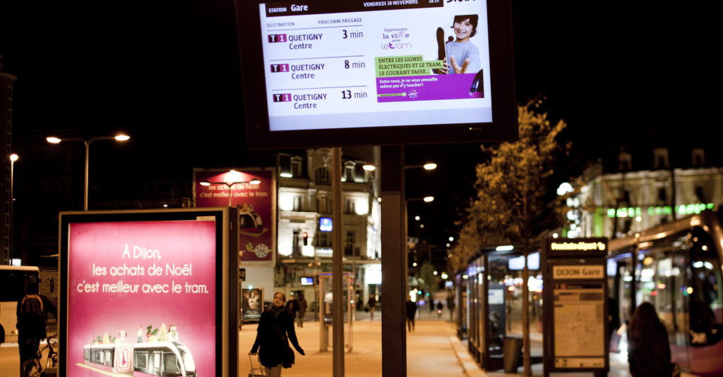 Reportage sur la premire ligne de tramway de Dijon (T1), mise en service depuis le mois de septembre 2012.