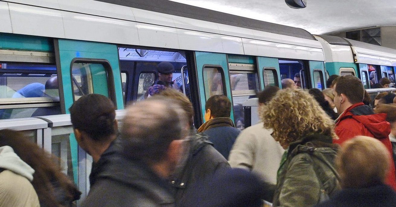 (c) Denis Sutton Ratp
AFFLUENCE SUR LA LIGNE 13 : FACADES DE QUAI CNIM CURTIS EN TEST