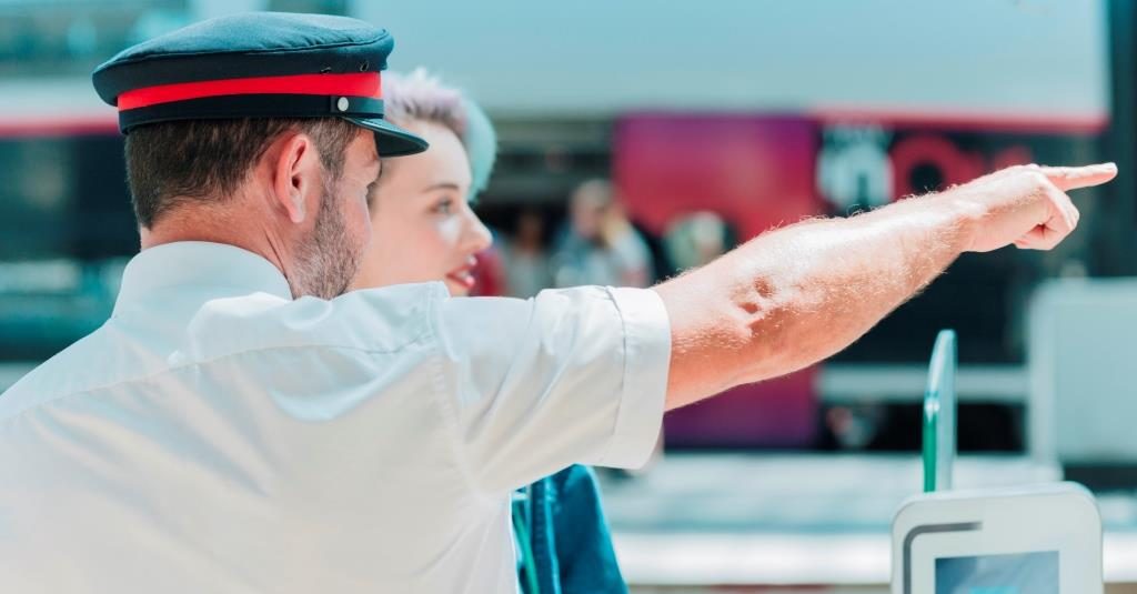 Agent SNCF quai TGV inOui
