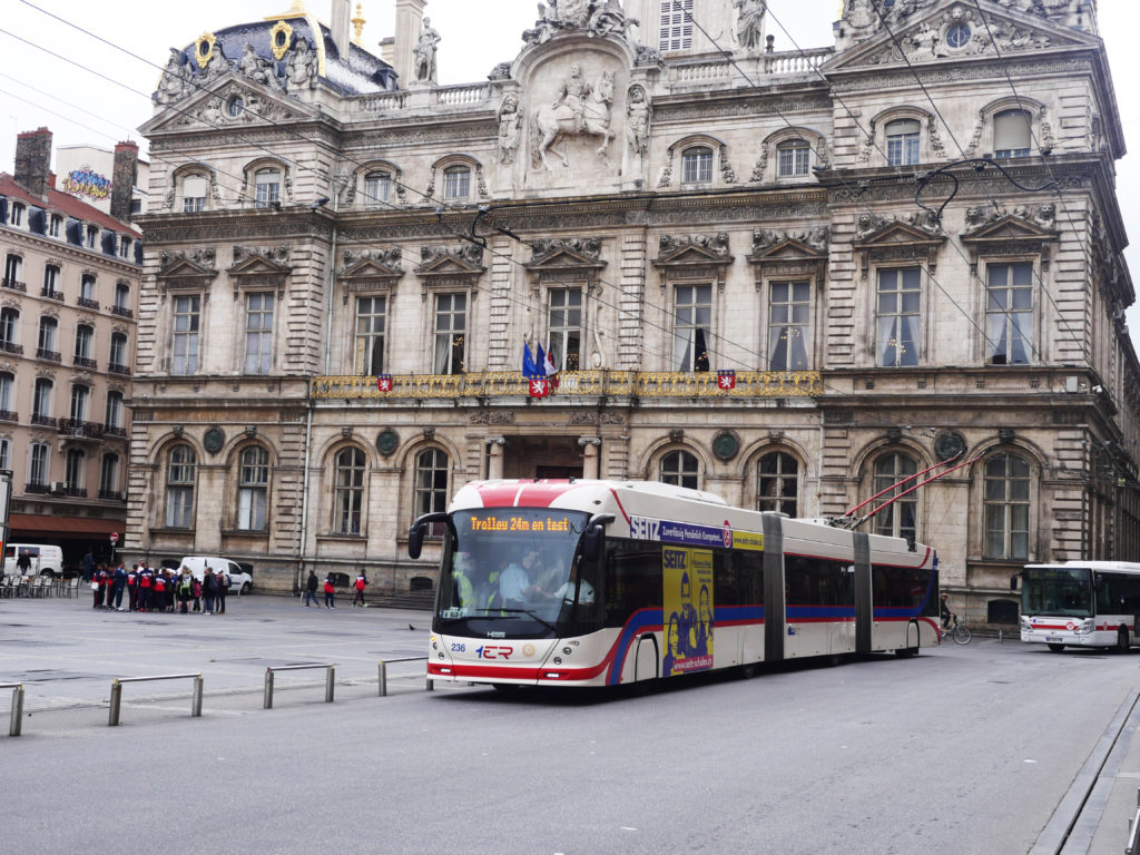 essai trolleybus 24 m Lyon