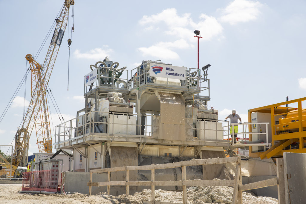 Chantier de construction du puits Champigny Plateau