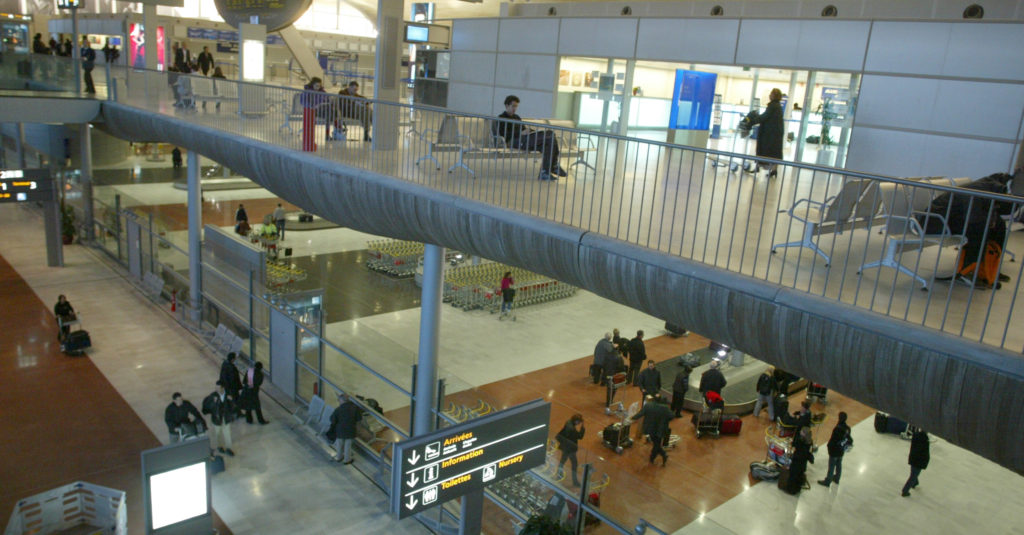 Christophe RECOURA_Photorail_La Vie du Rail
30/01/2004
Aeroport de Roissy
Roissy - Ile de France - France
Terminal 2E