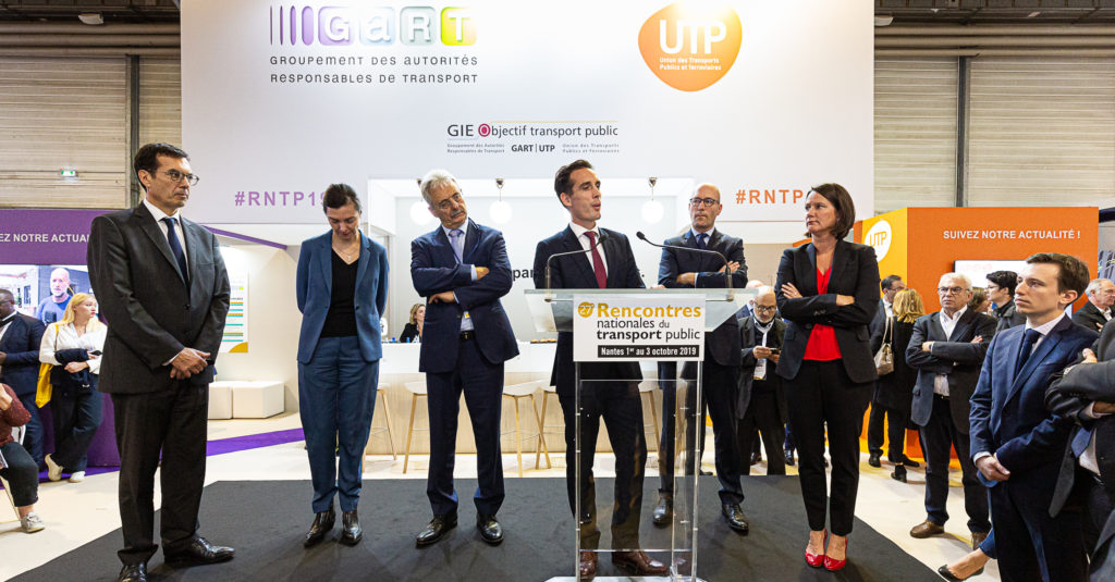 Jean-Baptiste Djebbari, secrétaire d’Etat chargé des Transports lors de l’inauguration des Rencontres nationales du transport public à Nantes, le 1er octobre. Au second plan, de g. à droite, Jean-Pierre Farandou (président de l’UTP), Anne Gérard (pdte du GIE Objectif transport public), Louis Nègre (pdt du Gart), Roch Brancour (vice-pdt de la région Pays de la LoIre) et Johanna Rolland, maire de Nantes.