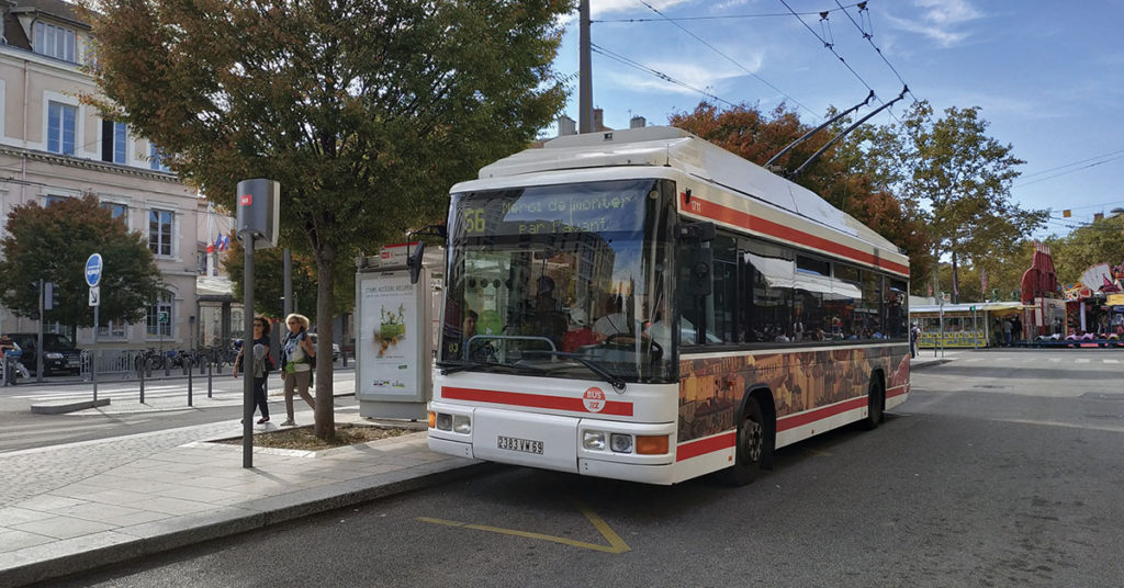 Man-Kiepe-Hess NMT 222 des TCL sur la ligne 6 du trolleybus de Lyon.