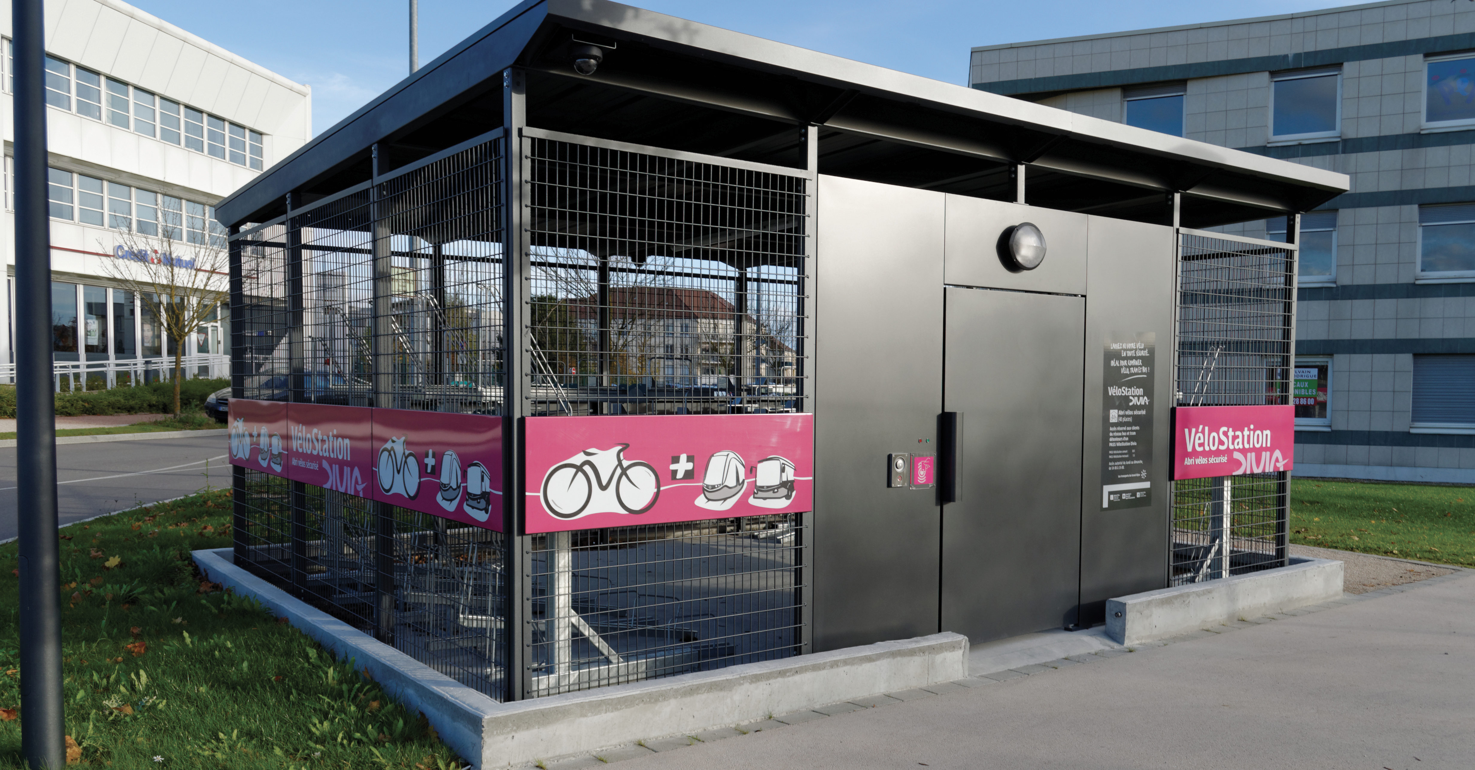 Vélostation de la Place de l'Europe, à Dijon. (Abri vélos sécurisé à proximité de la station de tramway).