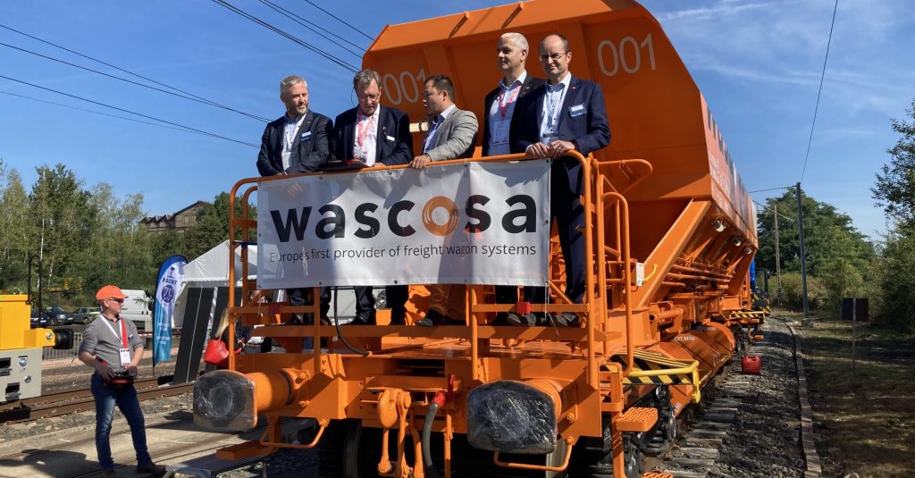 Signature contrat wagon ballastière Wascosa aux Mecateameetings
