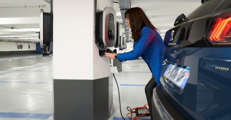 Bornes électriques parking La Madeleine de Saemes