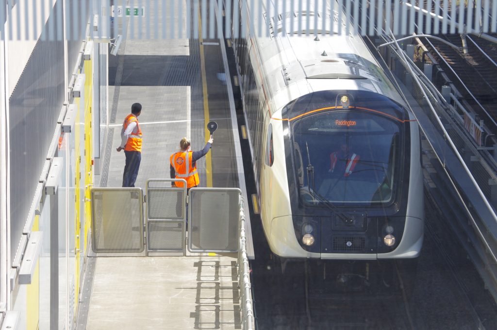 Rame Crossrail Elizabeth Line à Custom House