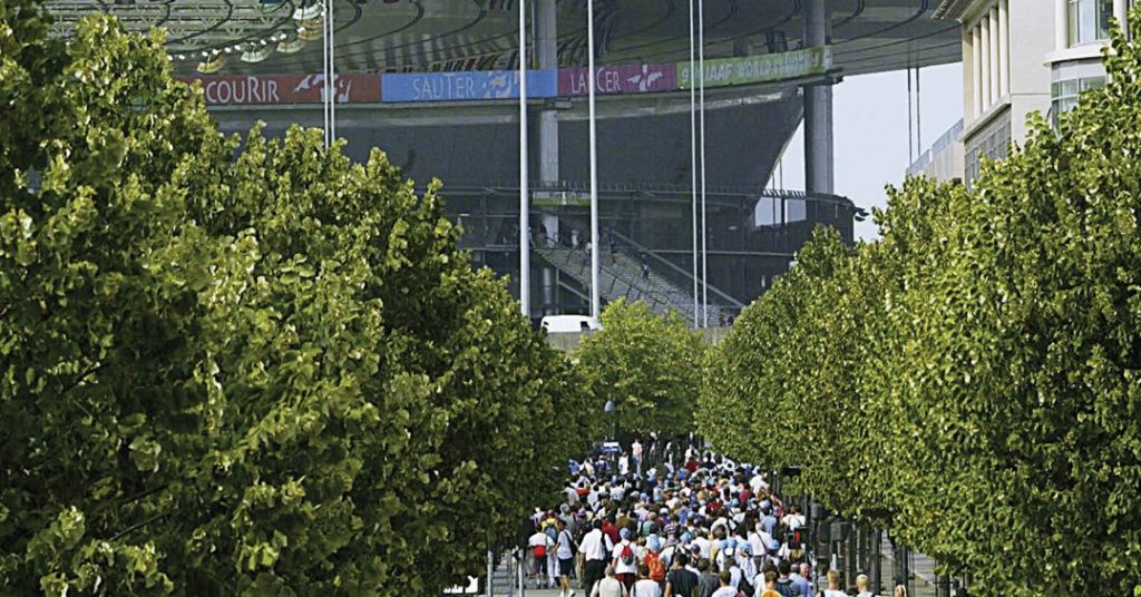 Le Stade de France est éloigné des gares pour faciliter l’évacuation des spectateurs vers les transports publics.