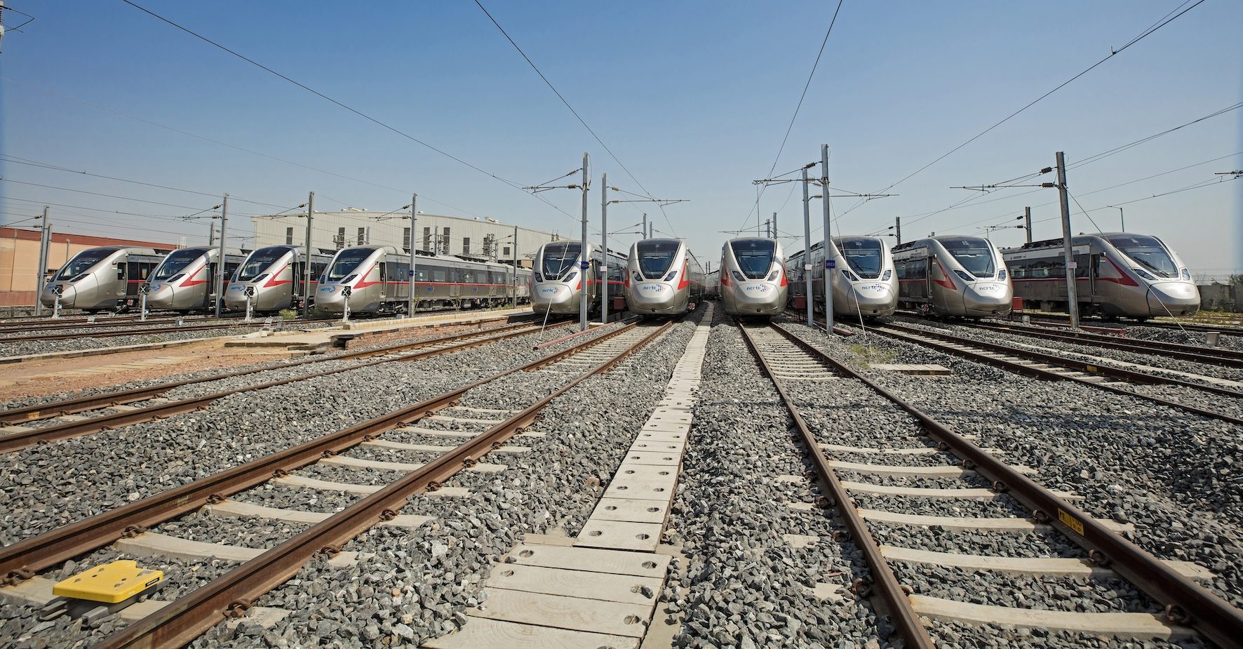 Betriebsaufnahme des ersten regionalen Schnellbahnsystems Indiens (engl.: Regional Rapid Transit System, kurz RRTS) Die Deutsche Bahn International Operations, Teil der DB E.C.O. Group, übernimmt den Betrieb und die Instandhaltung des Systems.