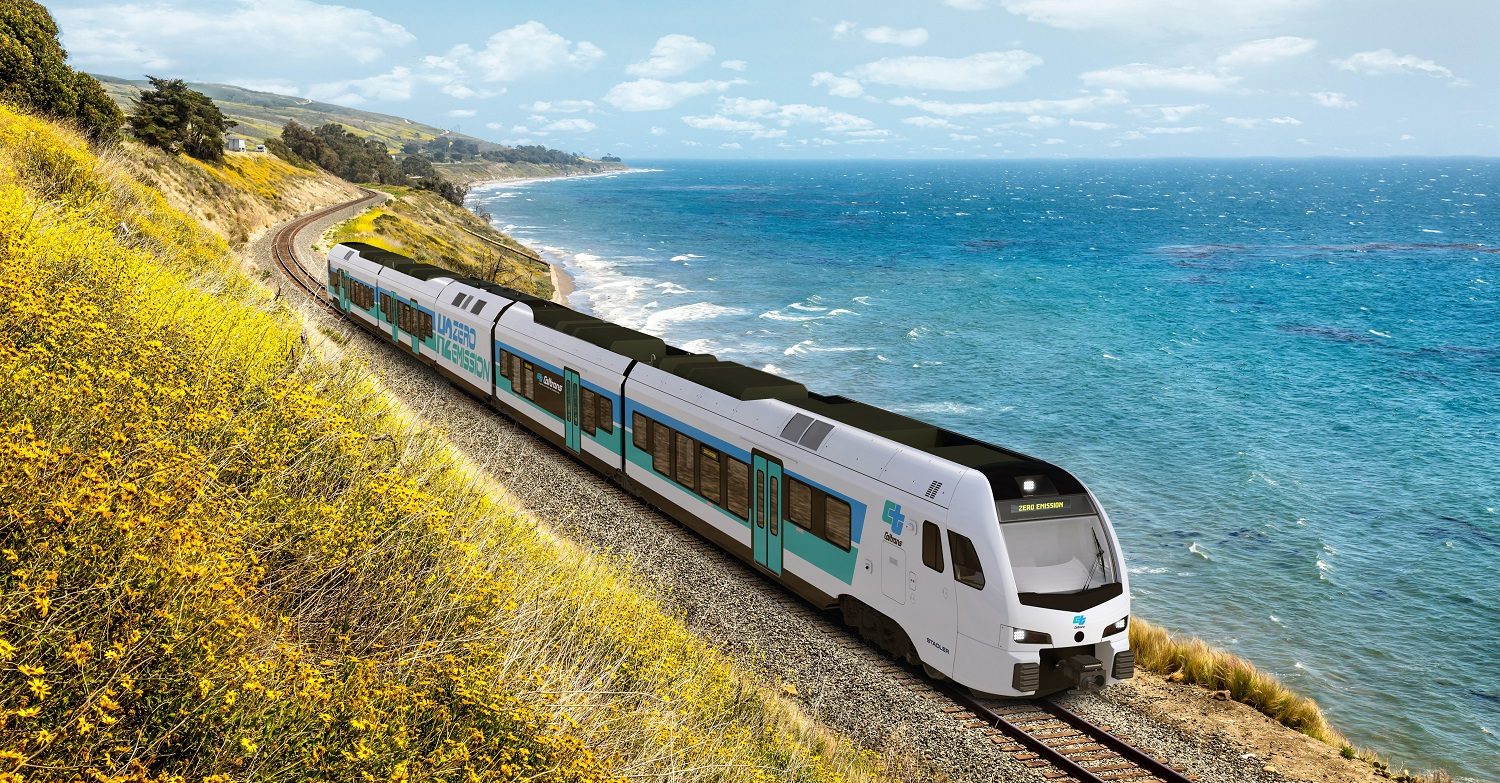 2GTN1YR Pacific Railroad Along The Coast Of California With Blooming Wildflowers In Springtime