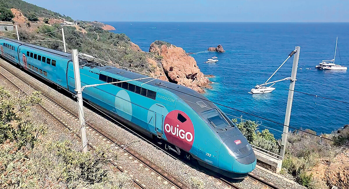 Rame Ouigo se rapprochant de la gare d'Anthéor-Cap-Roux © Gorzak-wiki copie
