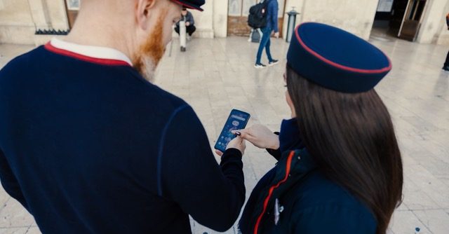Smartphones Crossrail pour les agents d'escale et les contrôleurs de SNCF Voyageurs . Collectif des contrôleurs