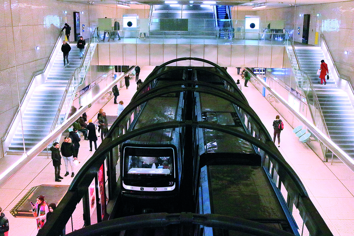 Sur la ligne 14, une rame arrive dans la station Pont Cardinet, en direction d’Olympiades.

© Cramos/Wikipedia