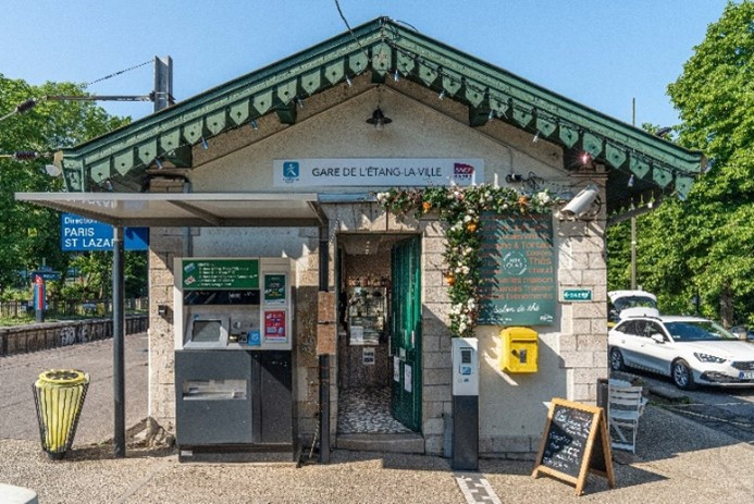 Salon de thé « Aux Quais », l’Etang la Ville, © Cyril CAGNAT