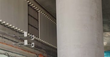 Des antennes, comme ici à la gare d’Université Paris-Saclay (à gauche contre le mur), seront installées par TDF pour offrir une couverture de téléphonie mobile. © Yann Goubin