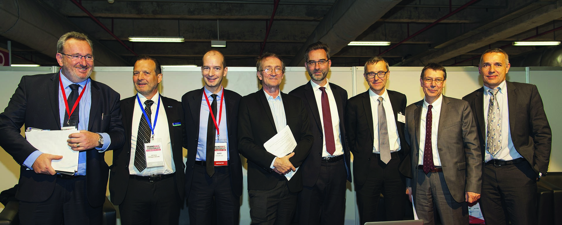 De gauche à droite : Paul-Emile de Groote, directeur général Transdev Aéroport Liaisons, Philippe Leguay, directeur international Systèmes ferroviaires urbains de Keolis, Edgar Sée, directeur d’opération – automatisation de la ligne 4 de la RATP, François Dumont, directeur de la rédaction Ville, Rail & Transports, Paul-Edouard Basse, directeur grand compte de Siemens, Benoit Gachet directeur des Ventes Produits–Technologies de Bombardier Transportation, Olivier Fafa, directeur Systèmes de transport de Systra, Damien Convert, directeur de la plateforme urbaine, Alstom Digital Mobility.
