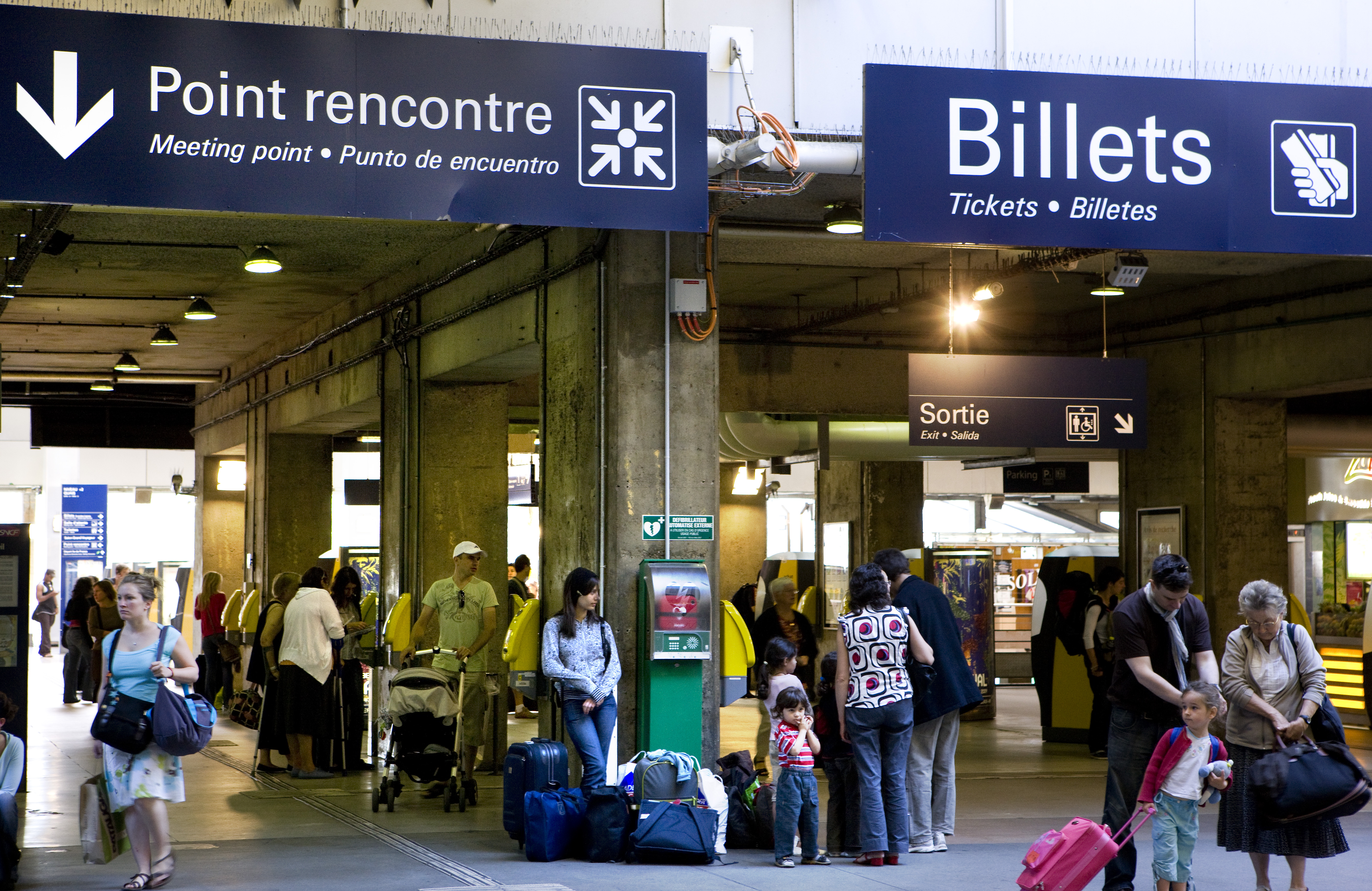 28/07/2009
Légende :Défibrillateur automatisé externe en gare de PARIS-MONTPARNASSE
Mention Obligatoire :