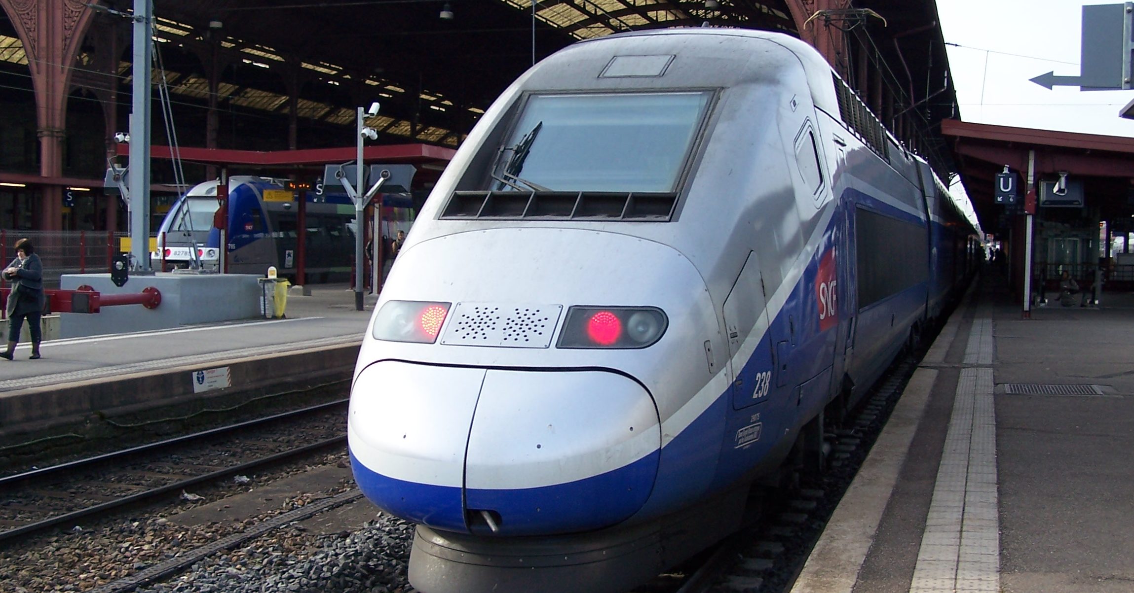 Les premières images du TGV médicalisé qui évacuera des malades du Grand Est