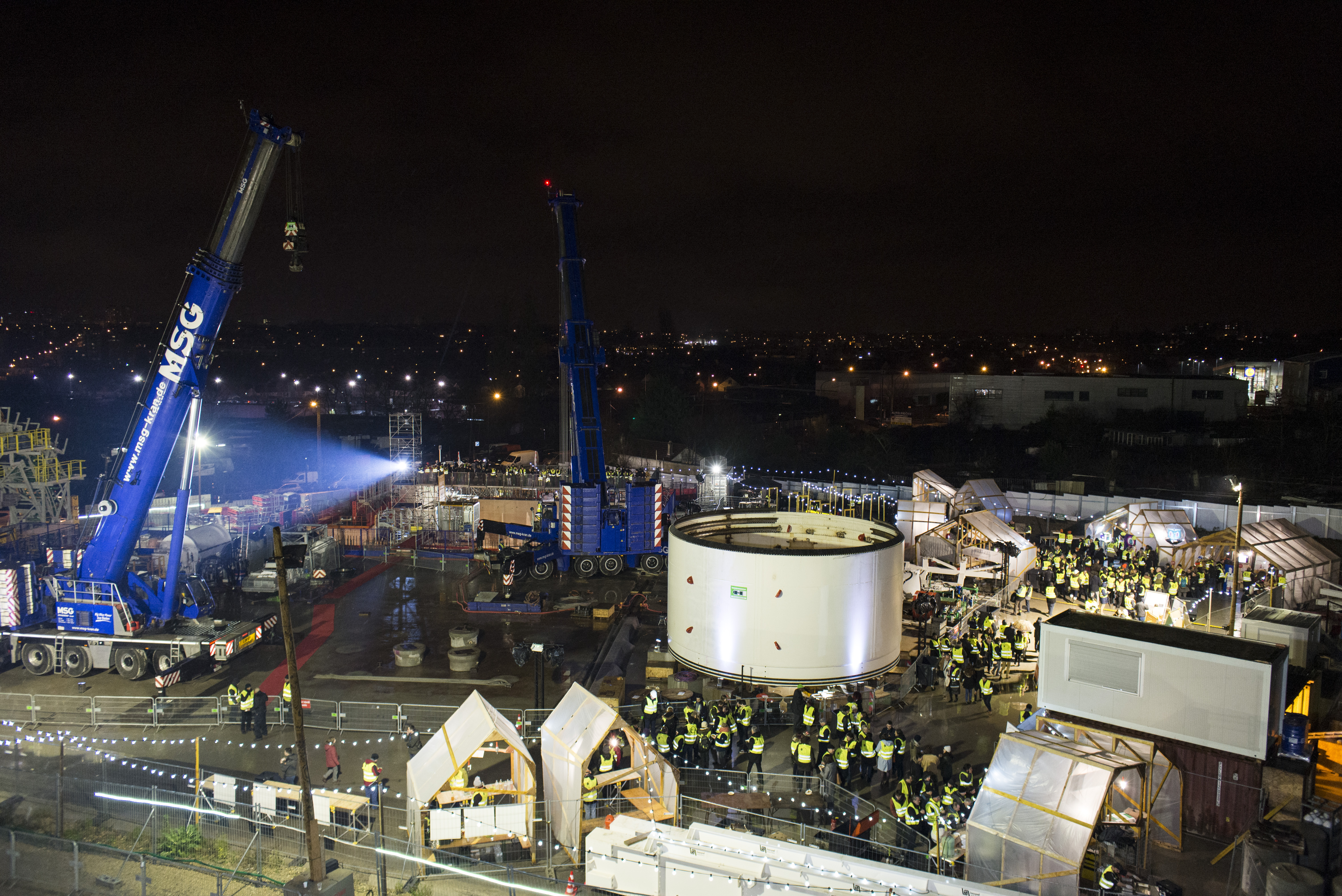 KM3 / lancement du premier tunnelier du.GPE a Champigny Plateau (3/02).