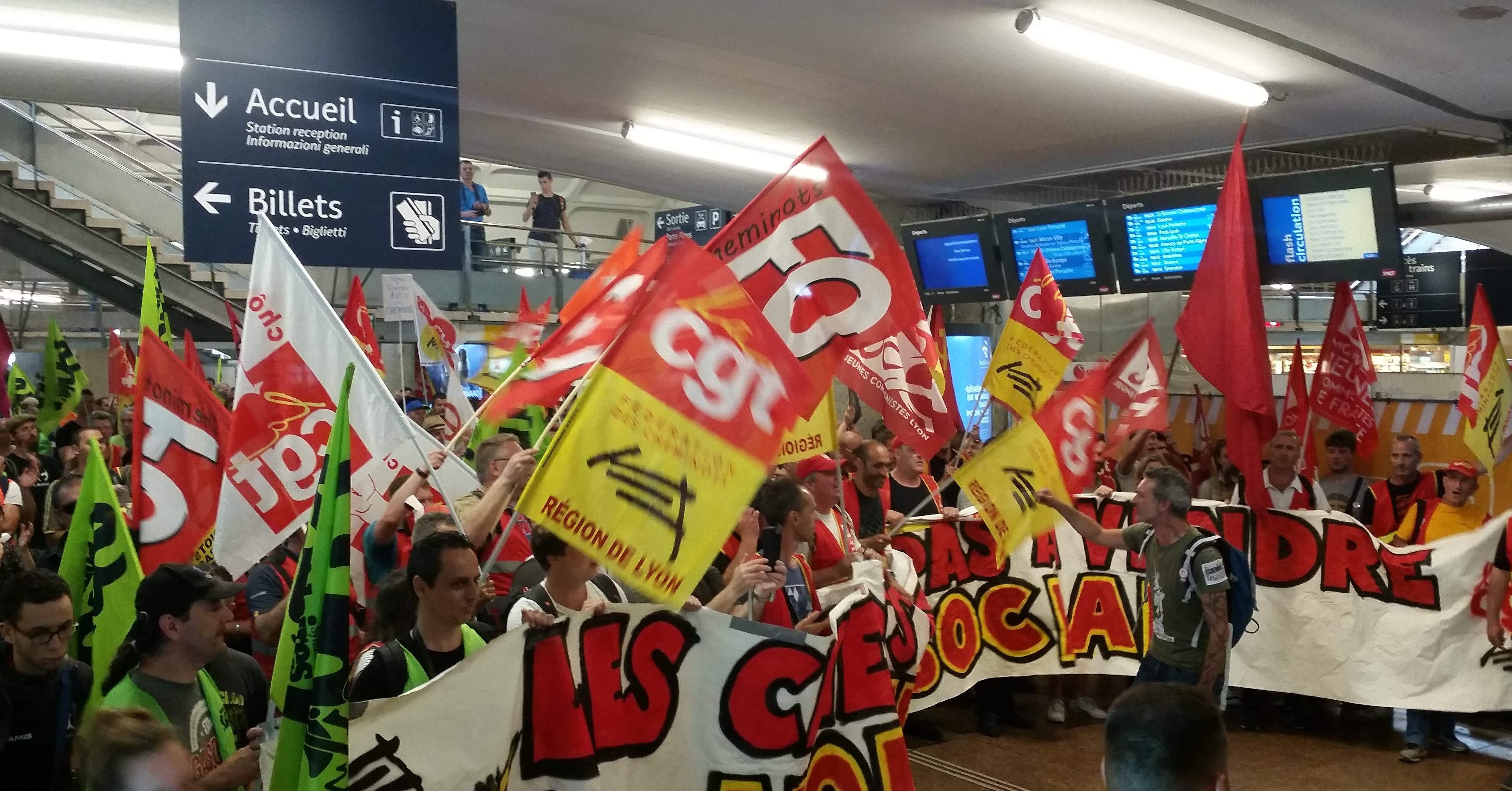 La CGT-Cheminots appelle à son tour à une grève reconductible le 5 décembre