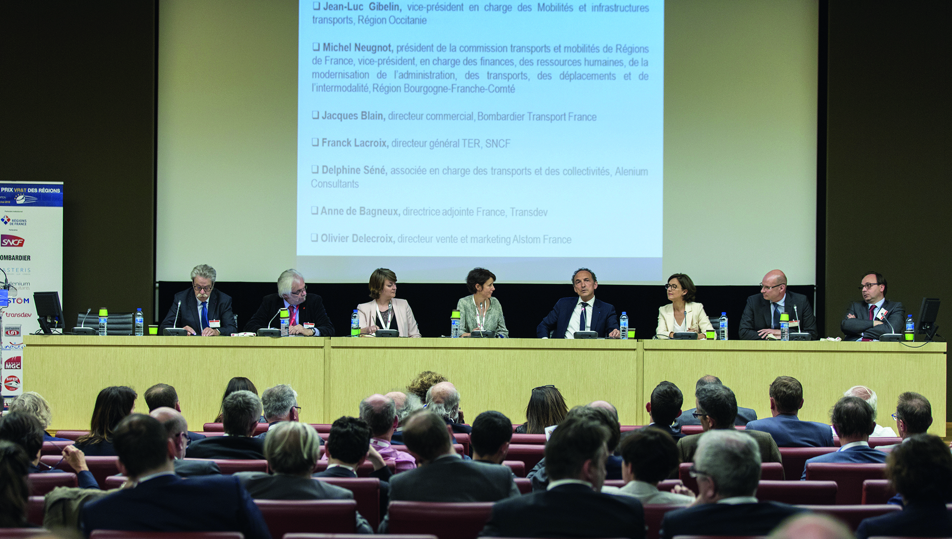 La conférence était animée par Marie-Hélène Poingt, rédactrice en chef de Ville, Rail & Transports.