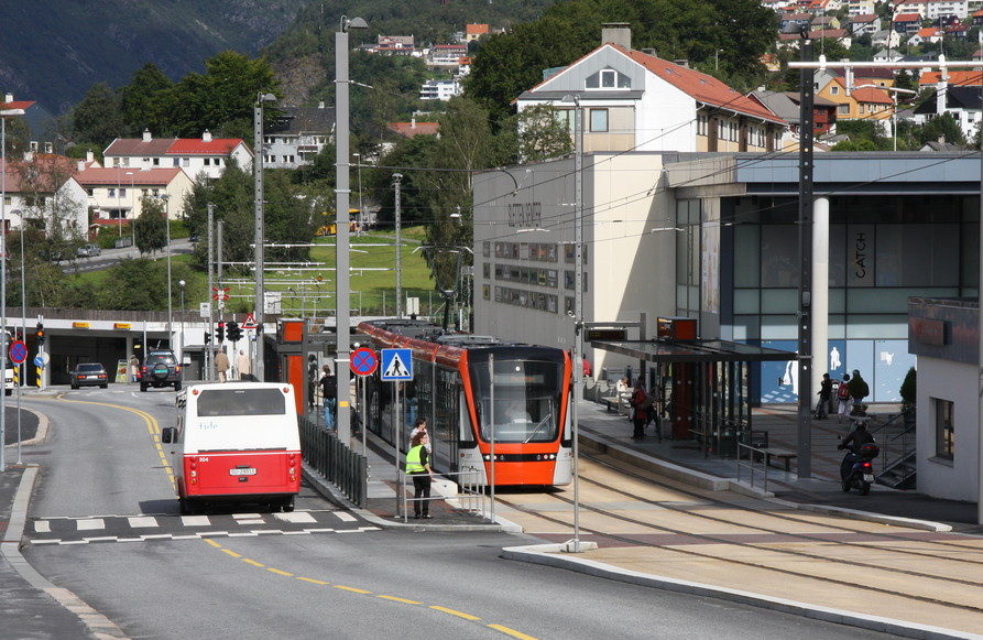 (c) Bybanen
tramway de Bergen