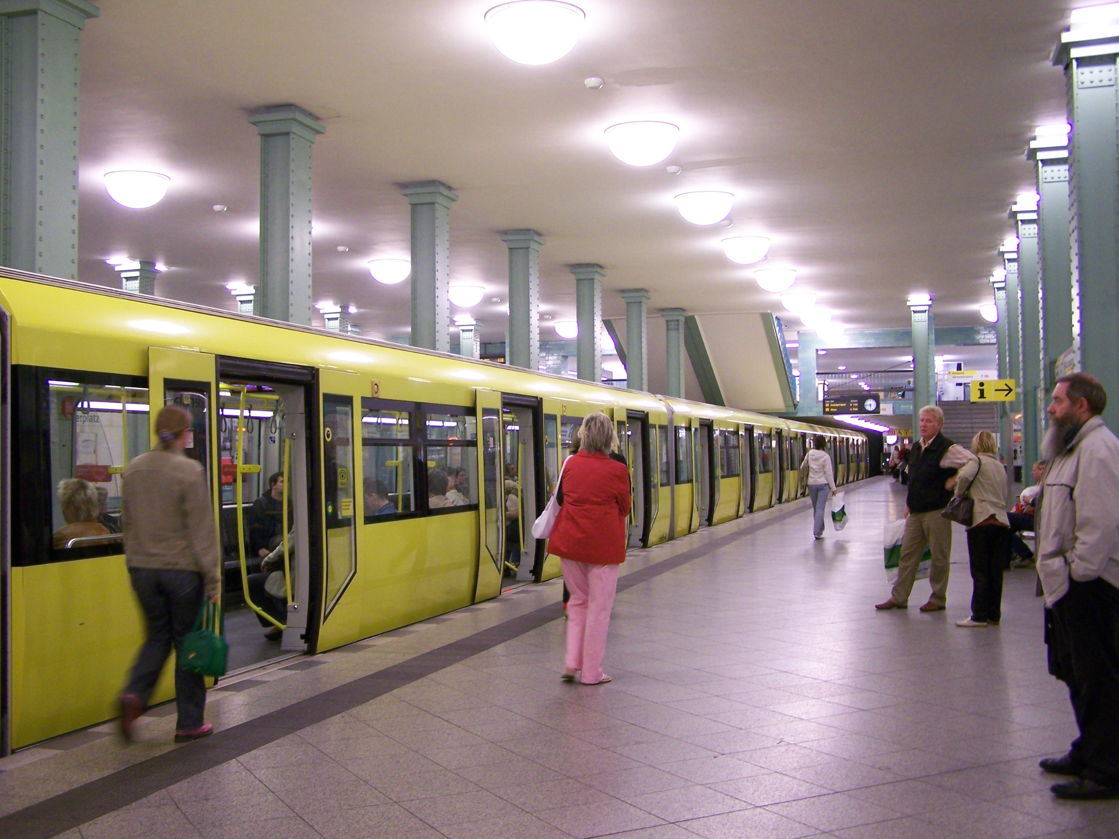 a station du metro de Berlin Alexanderplatz, ligne U5
 juillet 2007