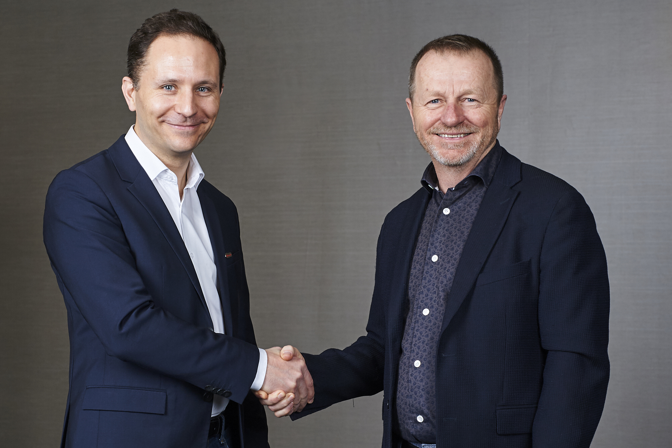 Perry Ferguson, directeur général de Voyago et Arthur Nicolet, directeur général de Transdev Canada.