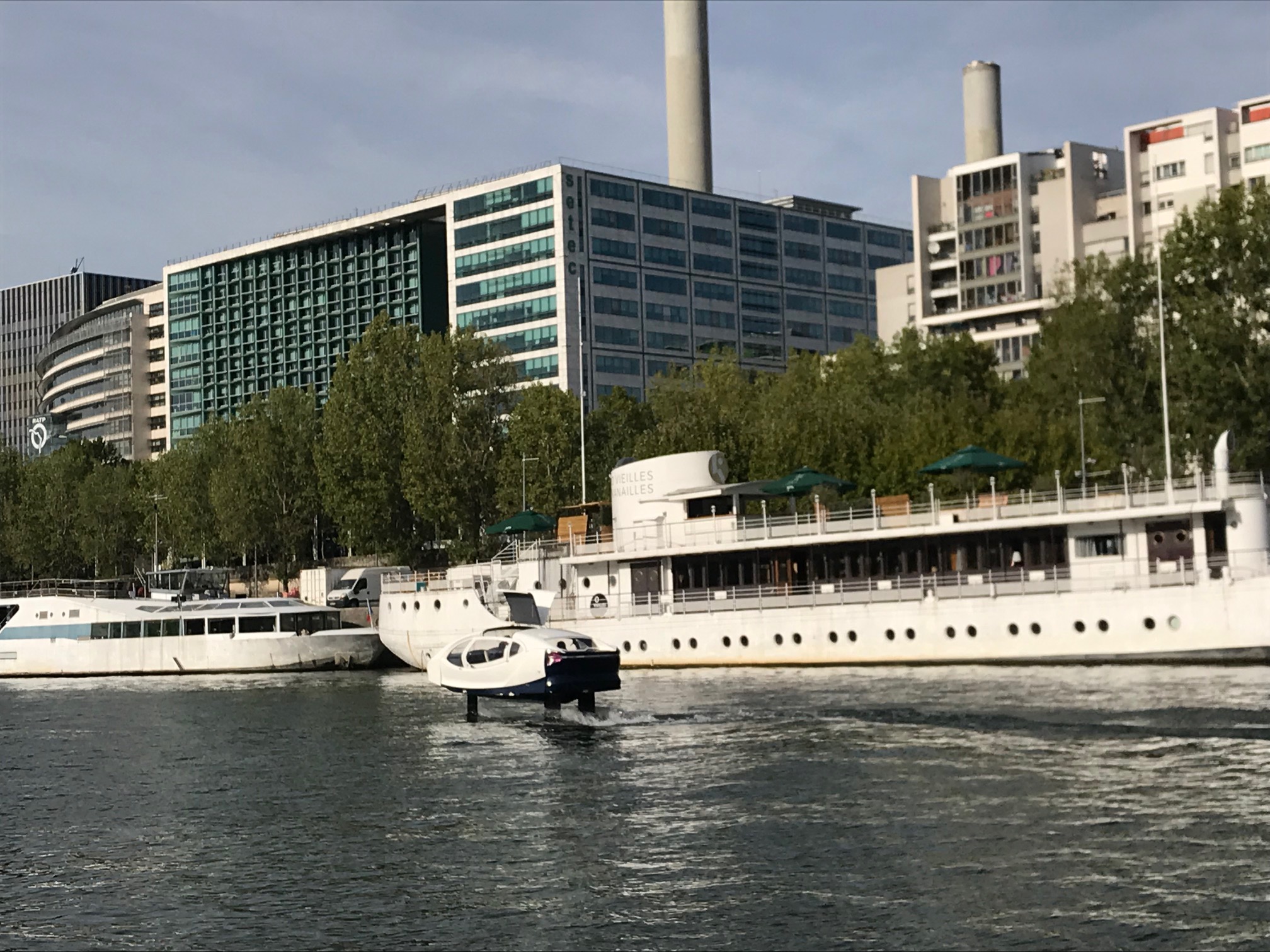 Un taxi volant testé sur la Seine parisienne