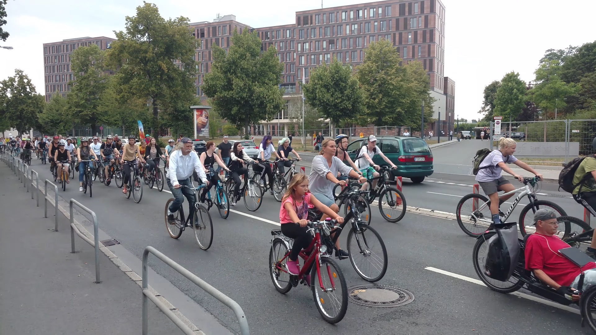 A Francfort, le salon de l’auto s’attire des milliers d’opposants 