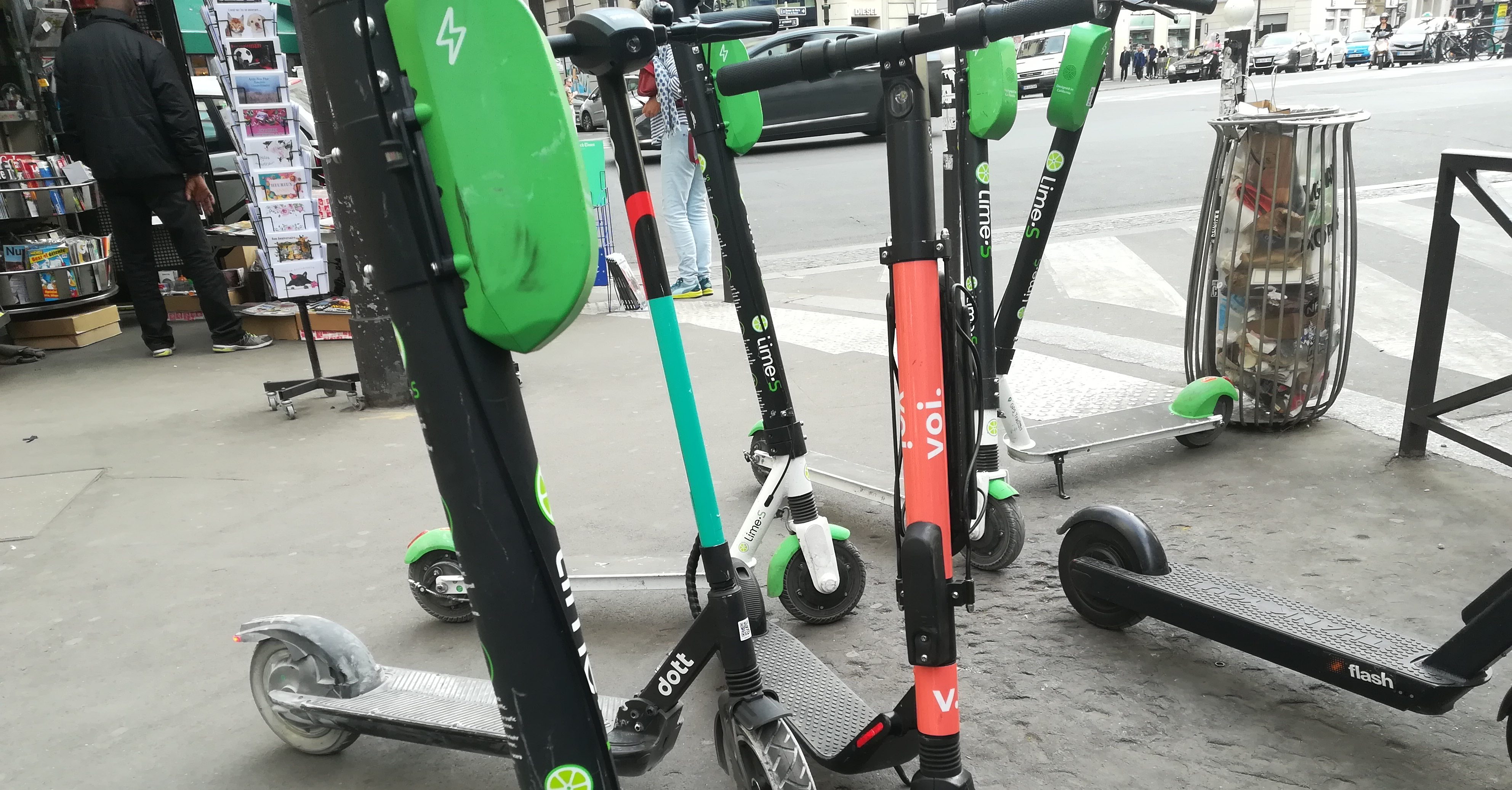 Bientôt un parking à trottinettes tous les 150 mètres à Paris