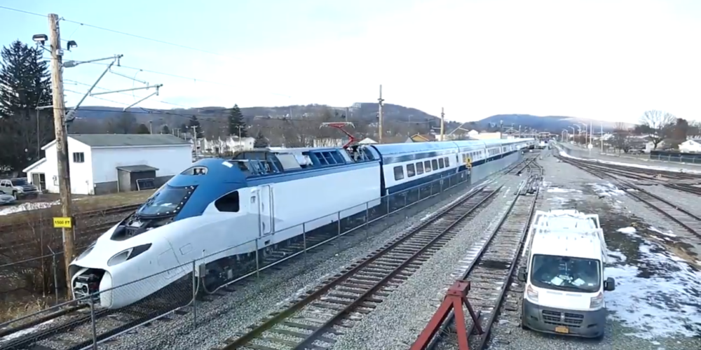 Sortie de la première rame Acela nouvelle génération de l'usine Alstom de Hornell