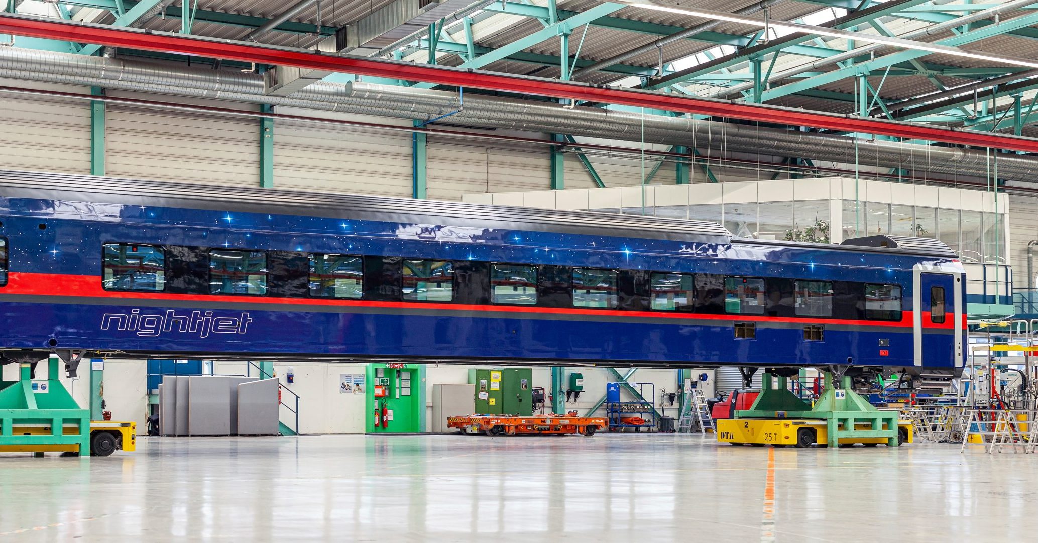 Austrian Federal Railways (ÖBB) is investing in the new generation of Nightjet trains, which will offer passengers an even more comfortable nightime travel experience.  They are being developed and built at the Siemens Mobility plant in Vienna. The first Nightjet car body and exterior design was presented at a virtual press conference in February 2021