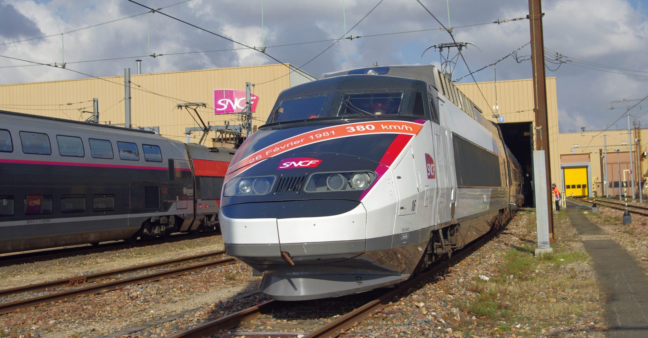 Faut-il repeindre en orange la rame TGV du premier record ? Donnez-nous votre avis!