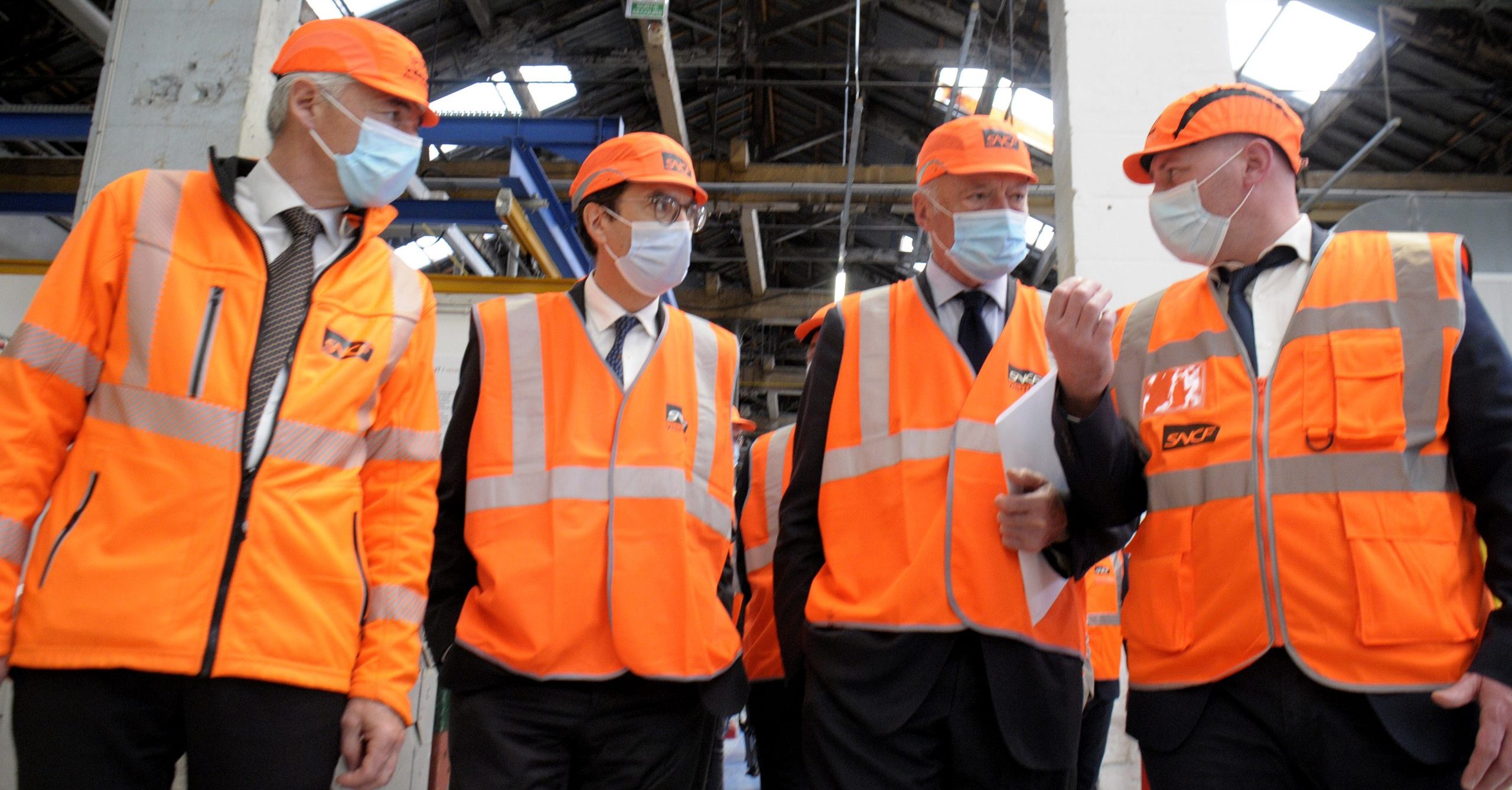 Technicentre de Charentes-Périgord, Mathieu Michaud (à droite) directeur du Technicentre Industriel Charentes-Périgord fait visiter son établissement. De G à D : Hervé Lefèvre directeur régional SNCF voyageurs TER Nouvelle-Aquitaine, Jean-Pierre Farandou et Alain Rousset.