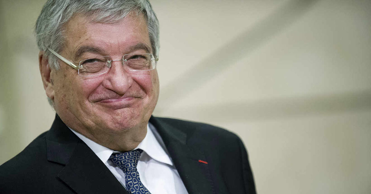 Jacques Auxiette, president of the Pays de la Loire region, smiles on December 1, 2014 during French Prime Minister's visit to the Pays de la Loire's regional council in Nantes, western France. AFP PHOTO / JEAN-SEBASTIEN EVRARD (Photo by JEAN-SEBASTIEN EVRARD / AFP)