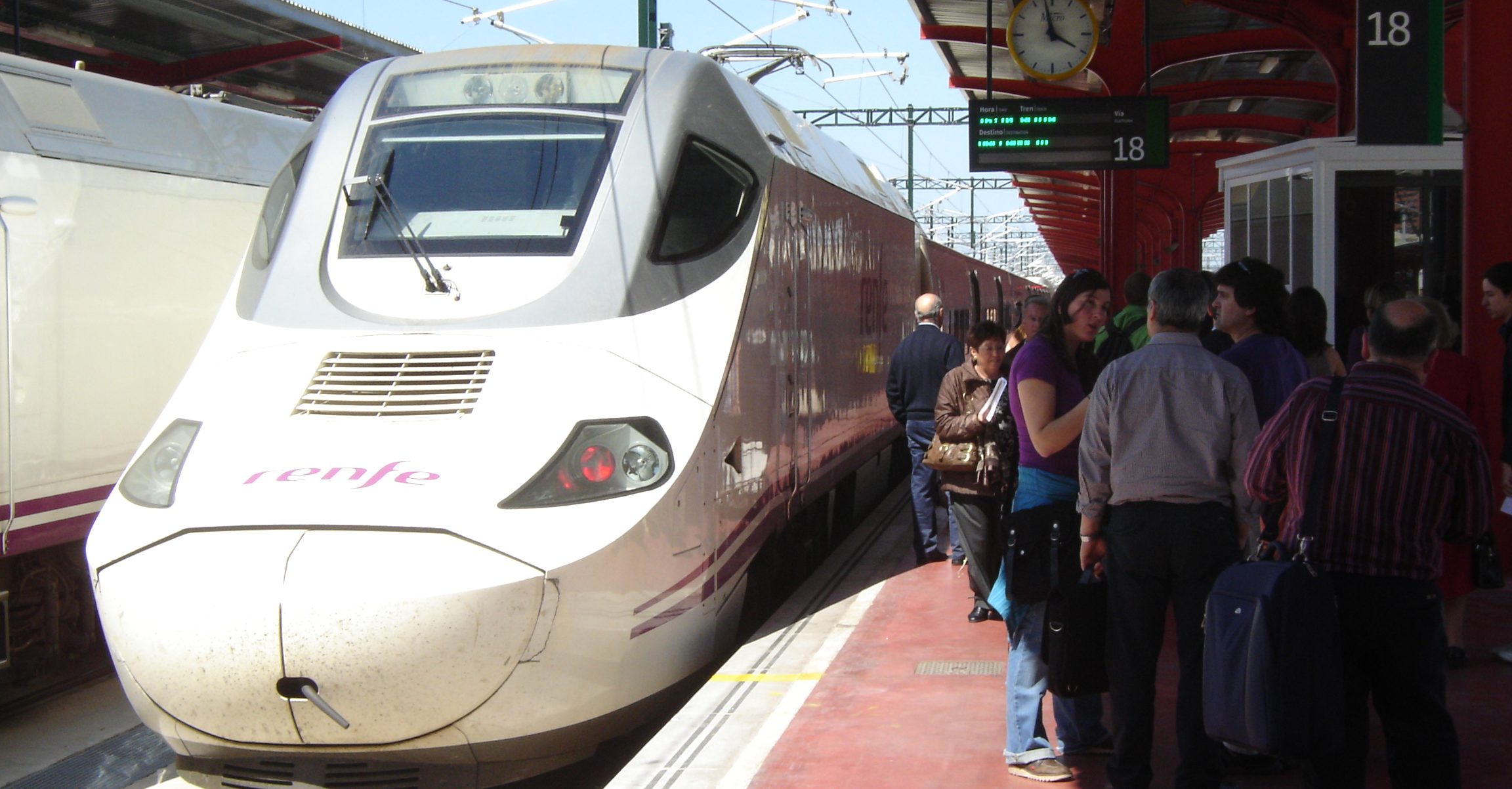 Rame Talgo à quai, Madrid-Chamartin