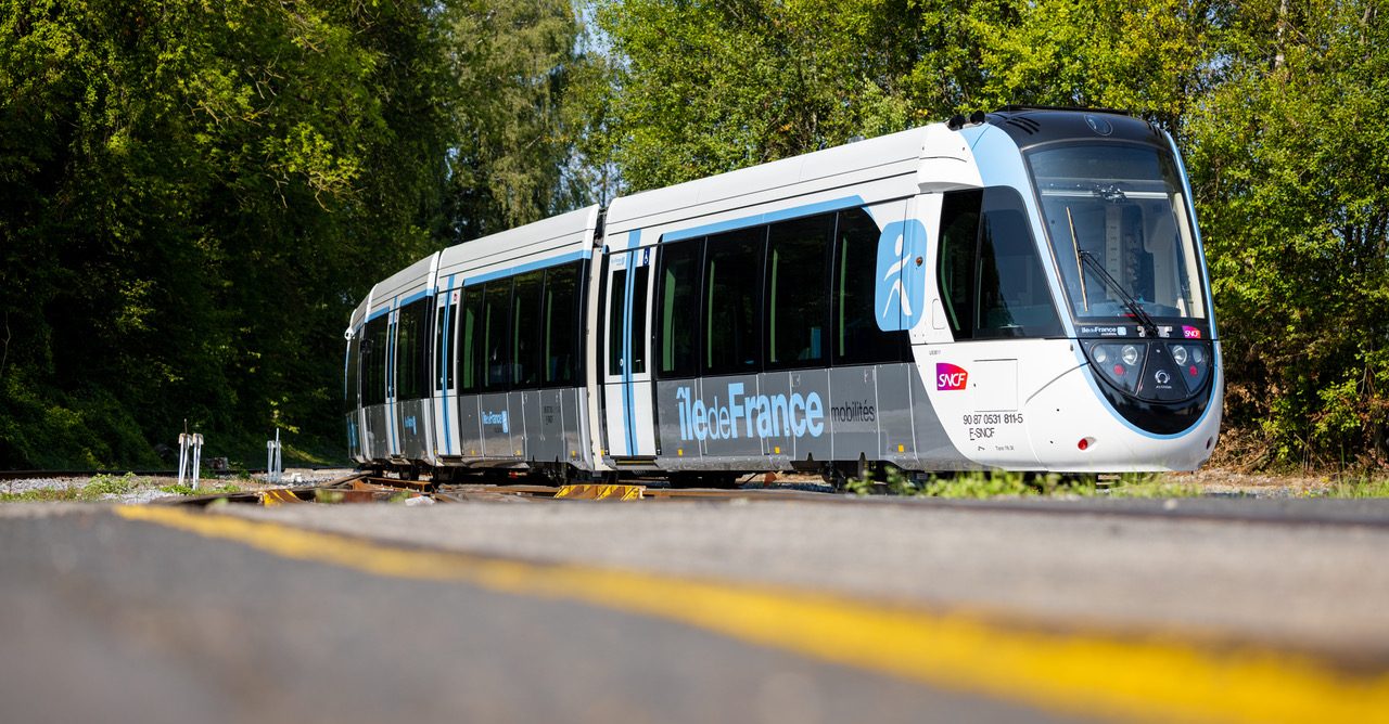 Shot of the exterior designof the TTNG Citadis Dualis being testedinPetite-Forêt site, Franc
TTNG Citadis Dualis - Petite-Forêt, France