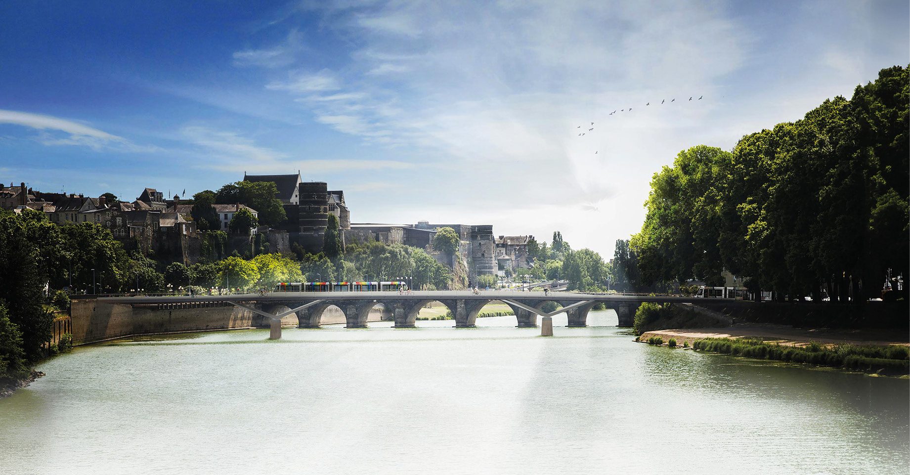 Le 8 juillet, Angers passe d’une seule ligne de tram à un réseau de trois lignes, dont deux empruntent le nouveau pont des Arts-et-Métiers sur la Maine.