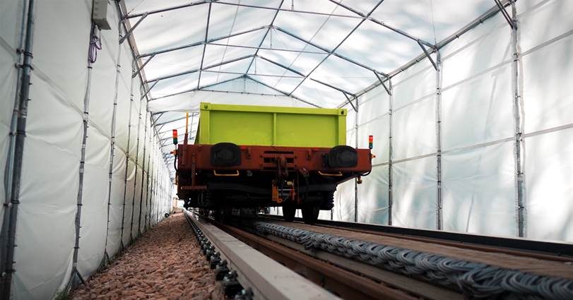 Et maintenant, Nevomo met un wagon en mouvement