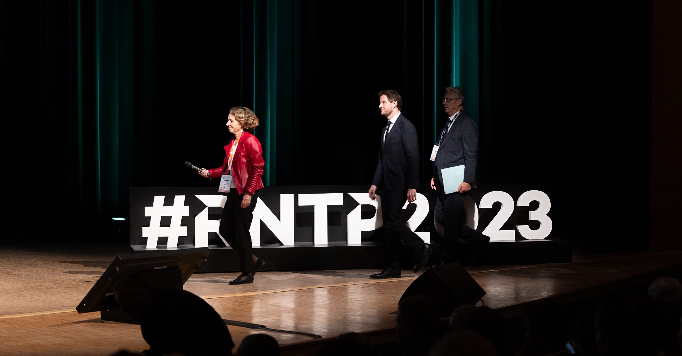 De g. à droite: Marie-Ange Debon, présidente de Keolis et de l’Union des transports publics et ferroviaires (UTP), Clément Beaune, ministre des Transports et Louis Nègre, préseident du Groupement des autorités organistarices de transport (Gart) s’apprêtent à débattre du financement des transports publics pendant les RNTP, le 19 octobre à Clermont-Ferrand.