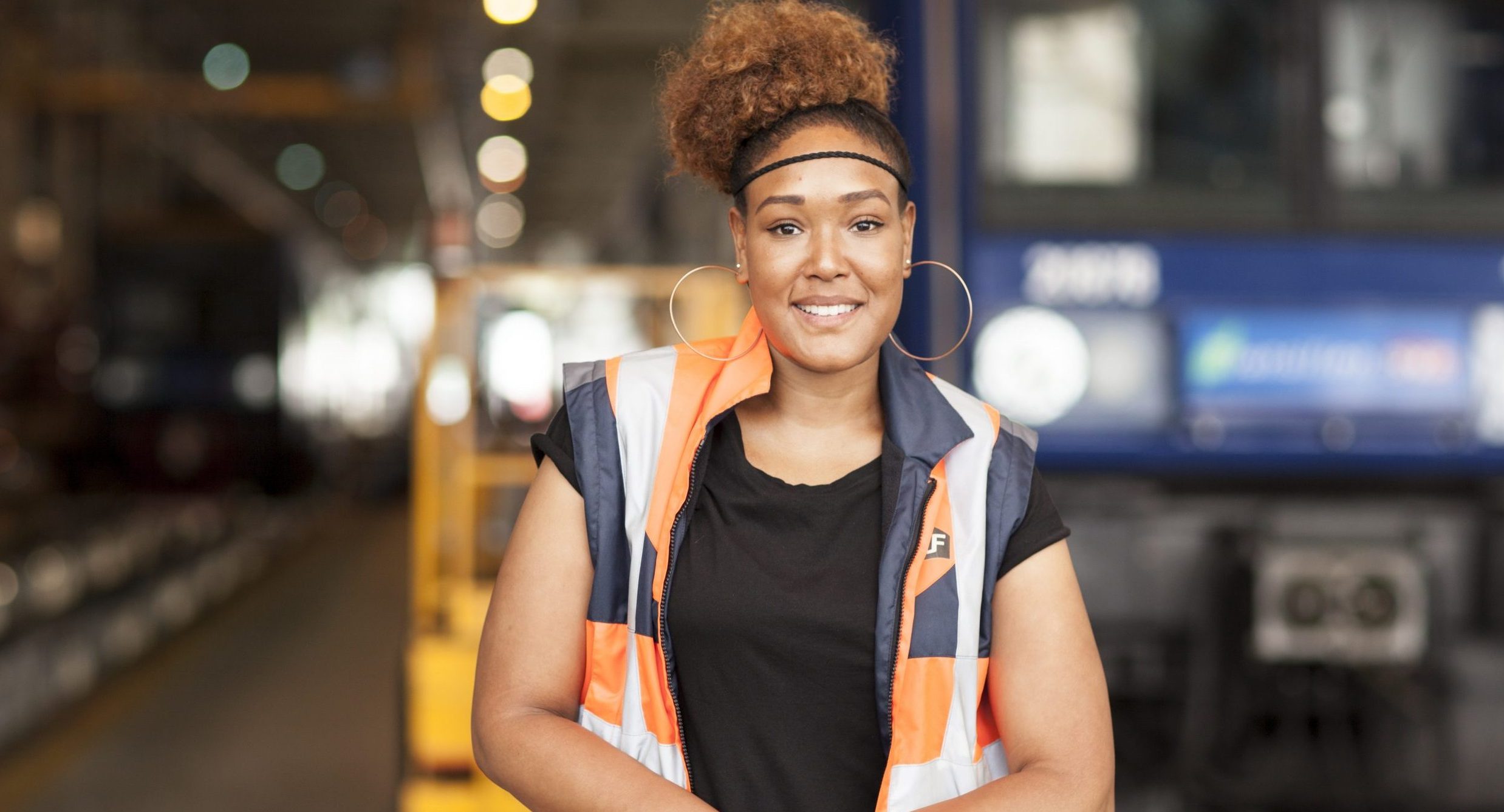 Portrait d'une agente de maintenance dans un technicentre