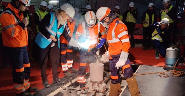 Fin de la soudure des rails sur la ligne 15 Sud